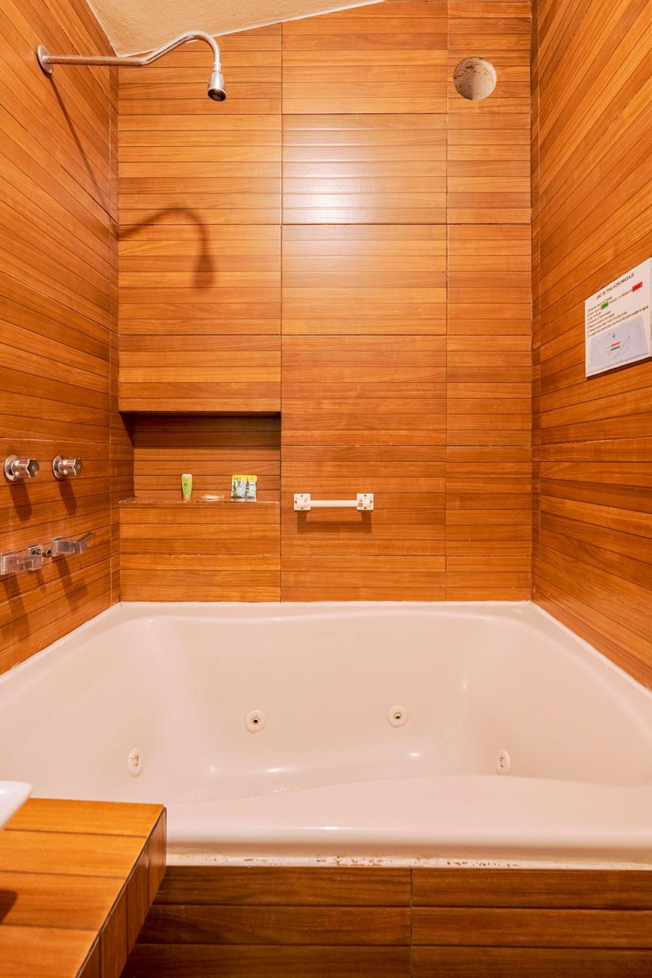Loft Arte Y Diseno Alberca Climatizada, Amenidades Y Lujo, Terraza Privada Con Asador De Carbon, Cuernavaca Somos Los Unicos Que Te Ofrecemos Para Tu Uso Personal Y Exclusivo 2 Jacuzzis Con Agua Caliente Y Sistema De Hidromasaje Tipo Spa Esterno foto