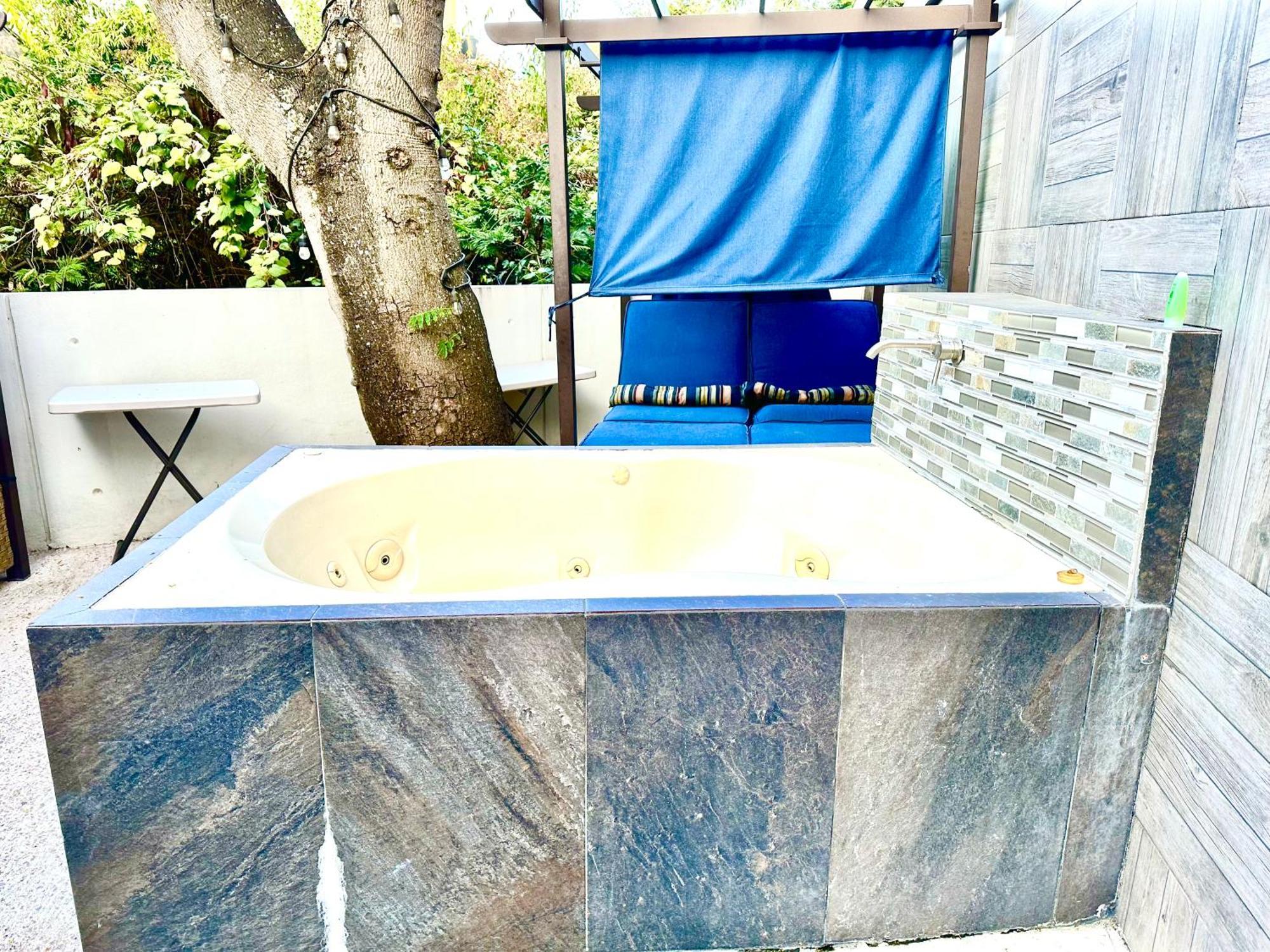 Loft Arte Y Diseno Alberca Climatizada, Amenidades Y Lujo, Terraza Privada Con Asador De Carbon, Cuernavaca Somos Los Unicos Que Te Ofrecemos Para Tu Uso Personal Y Exclusivo 2 Jacuzzis Con Agua Caliente Y Sistema De Hidromasaje Tipo Spa Esterno foto